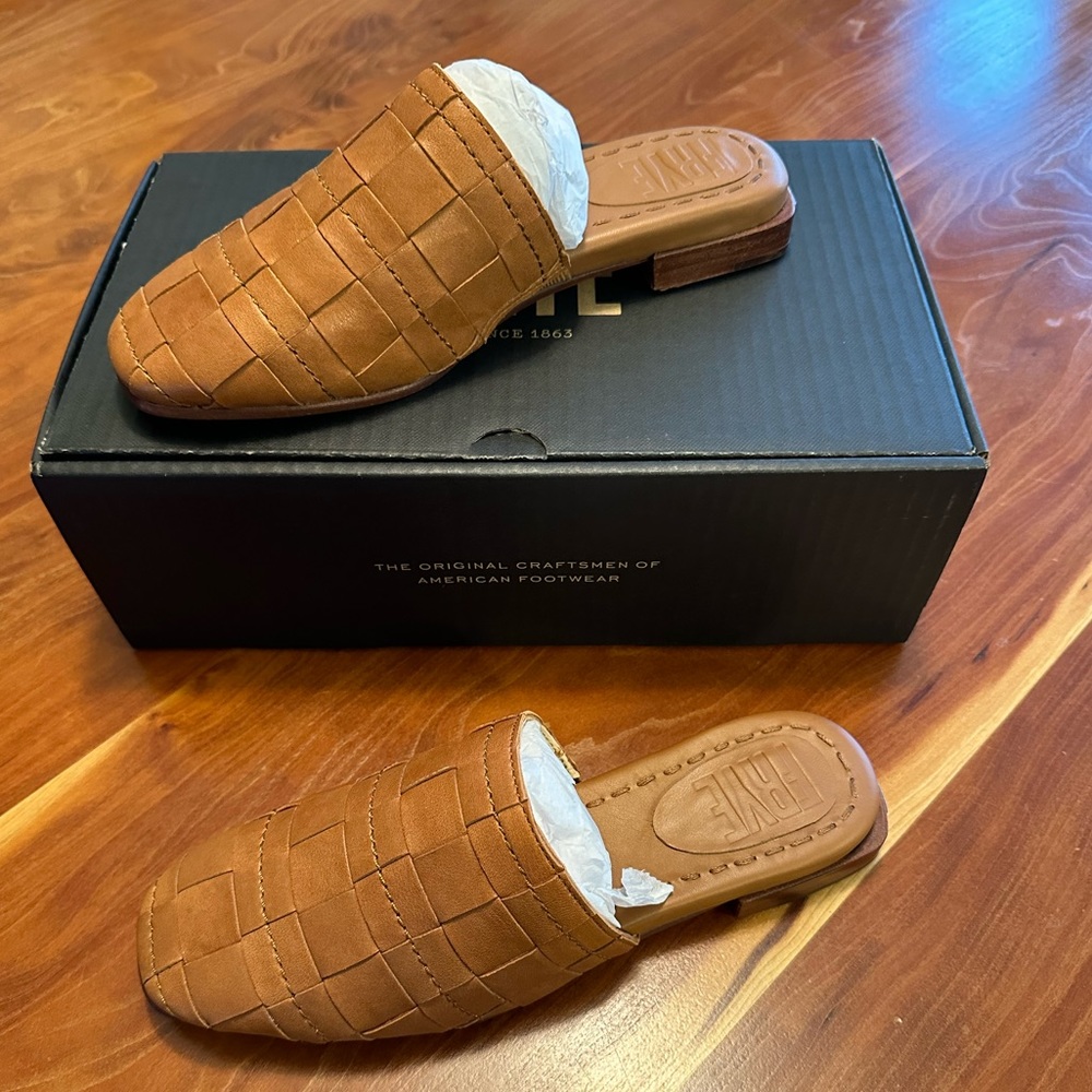 Frye Cara Woven slide in Tan multiple sizes!